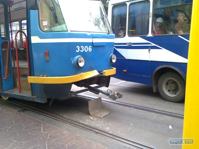 В Одессе трамвай въехал в маршрутку: есть раненые