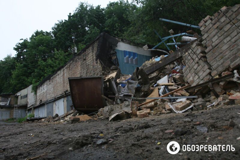 Оползень в Киеве: разрушено более десятка гаражей