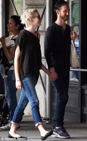 Энн Хэтэуэй притягивает детей