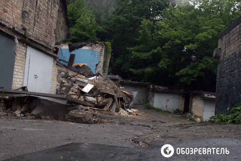 Оползень в Киеве: разрушено более десятка гаражей