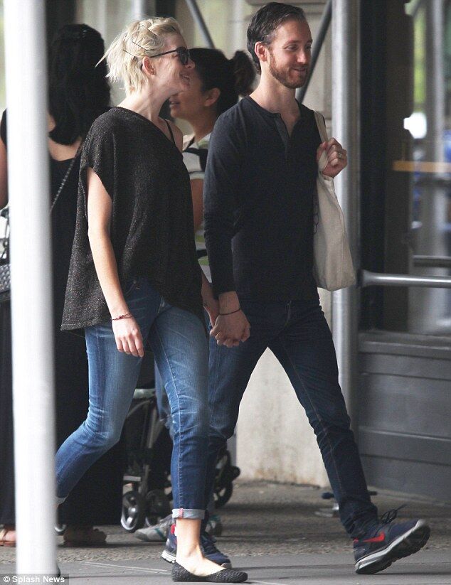 Энн Хэтэуэй притягивает детей