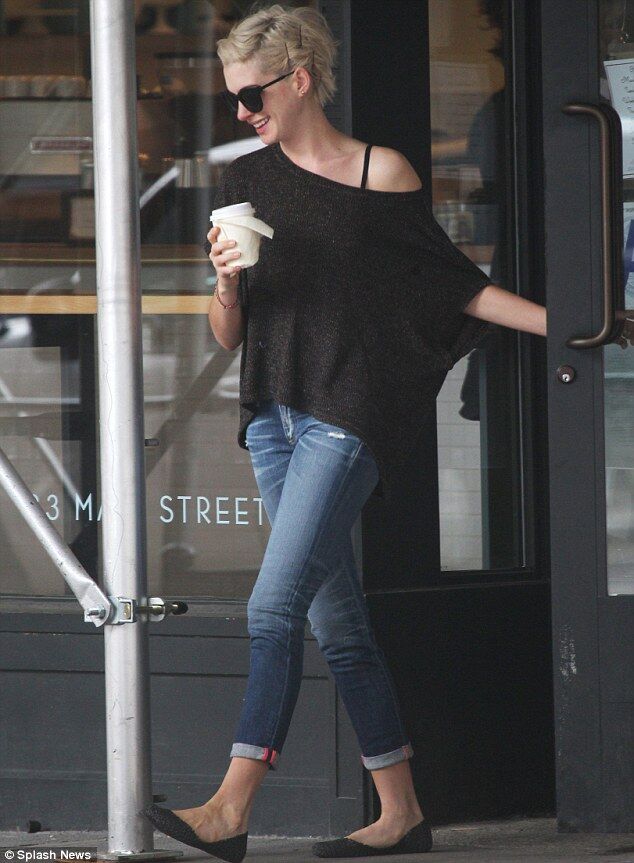 Энн Хэтэуэй притягивает детей