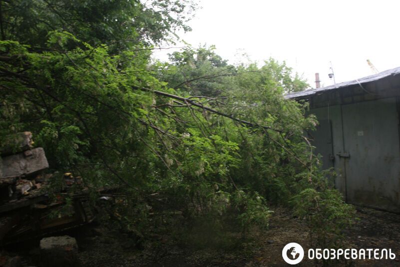 Оползень в Киеве: разрушено более десятка гаражей