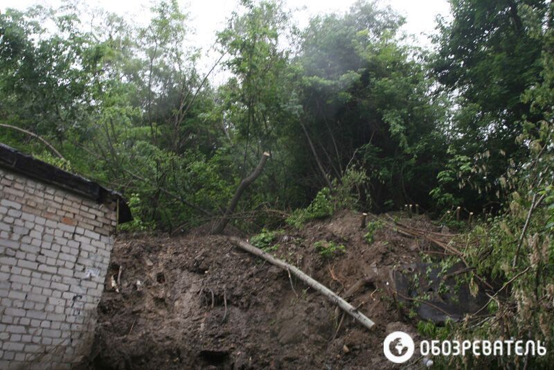 Оползень в Киеве: разрушено более десятка гаражей