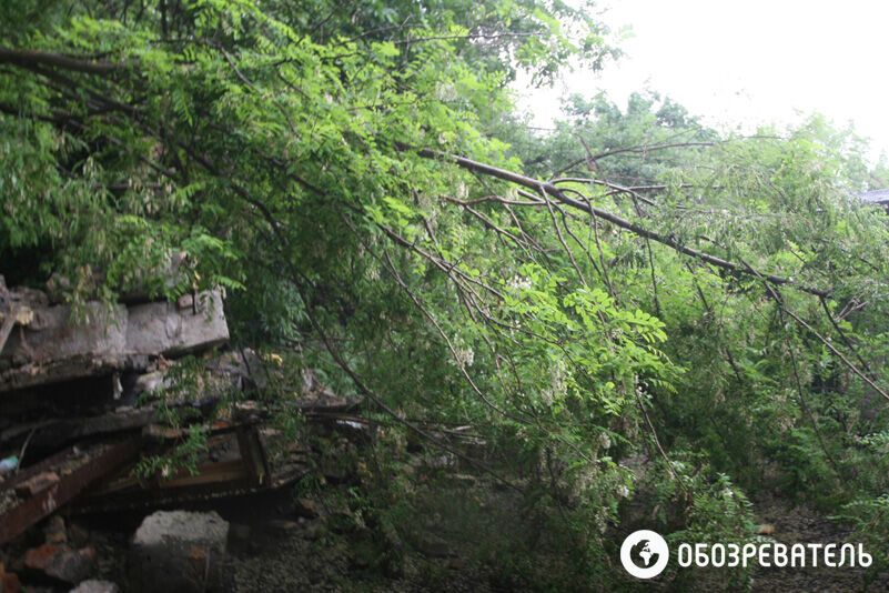 Оползень в Киеве: разрушено более десятка гаражей