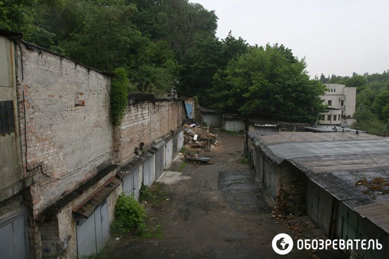 Оползень в Киеве: разрушено более десятка гаражей