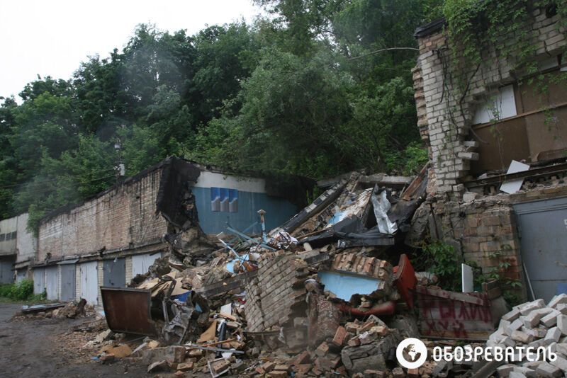 Оползень в Киеве: разрушено более десятка гаражей