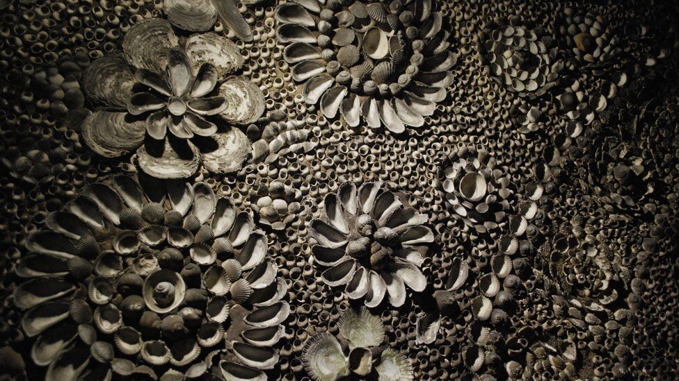 Загадка из глубины веков - грот из ракушек в городе Маргит