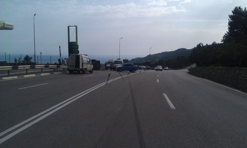 В Крыму перевернулся автобус с детьми