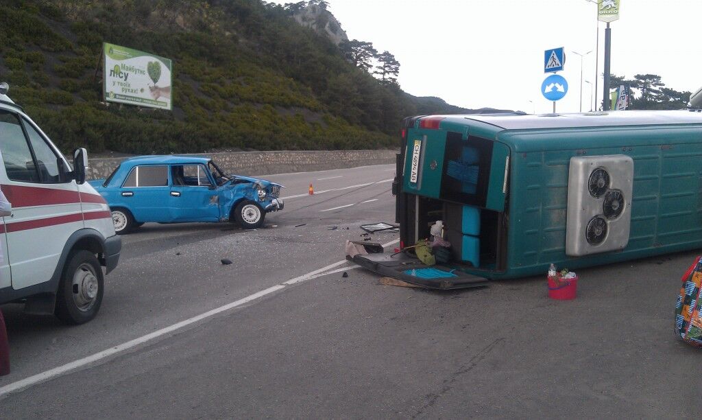 В Крыму перевернулся автобус с детьми