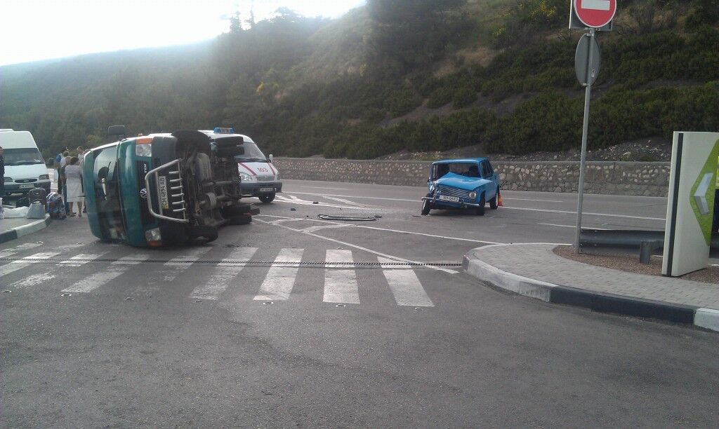 В Крыму перевернулся автобус с детьми