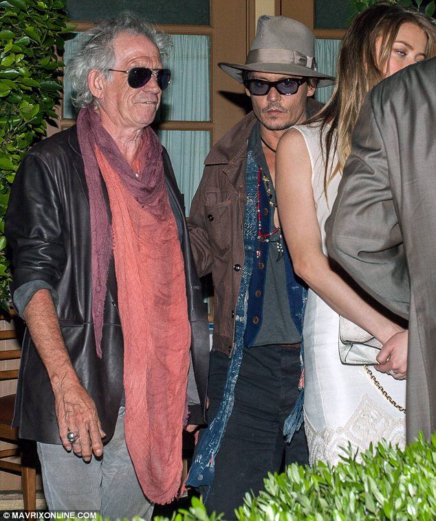 Джонни Депп познакомил Эмбер Херд с друзьями