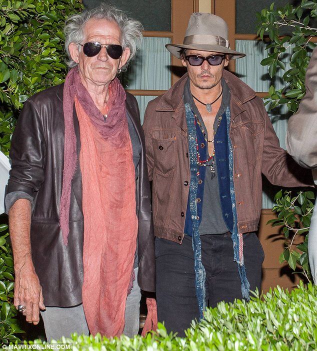 Джонни Депп познакомил Эмбер Херд с друзьями