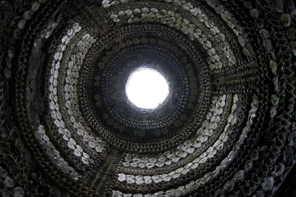 Загадка из глубины веков - грот из ракушек в городе Маргит