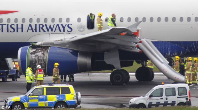 Над Лондоном загорелся самолет
