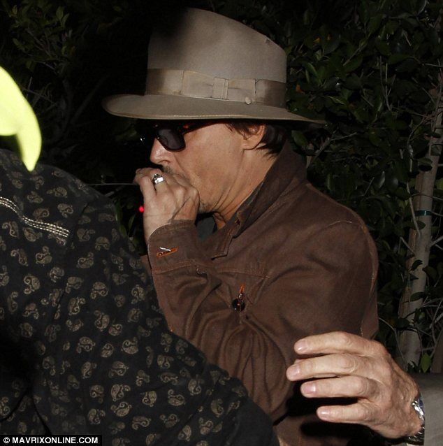 Джонни Депп познакомил Эмбер Херд с друзьями