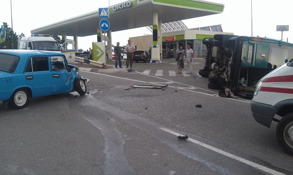 В Крыму перевернулся автобус с детьми