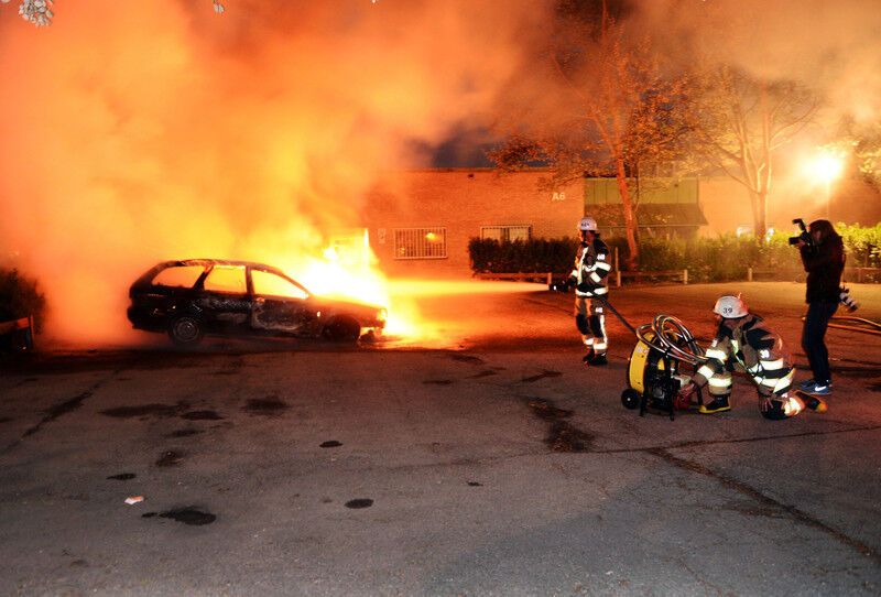 У Стокгольмі п'яту ніч поспіль палять машини