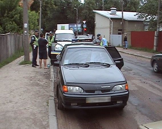 В Чернигове за школьниками на угнанной машине устроили погоню