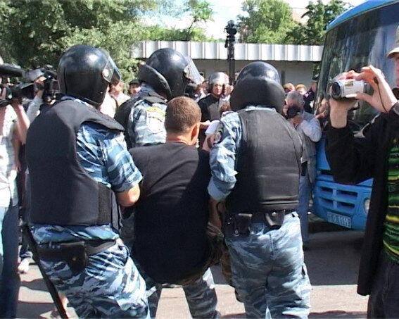 Милиция отпустила задержанных на гей-параде в Киеве