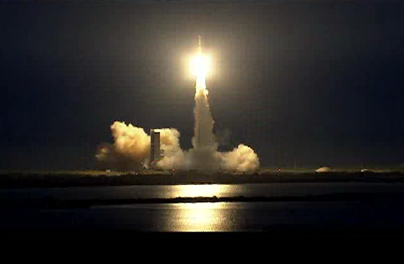 США запустили ракету с военным спутником