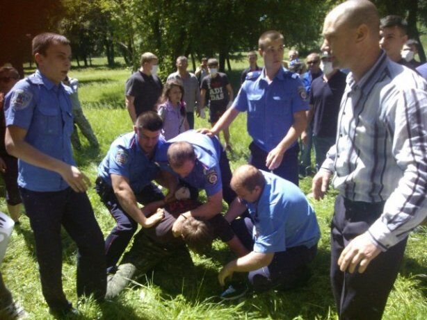 В Броварах на субботнике избили журналиста 