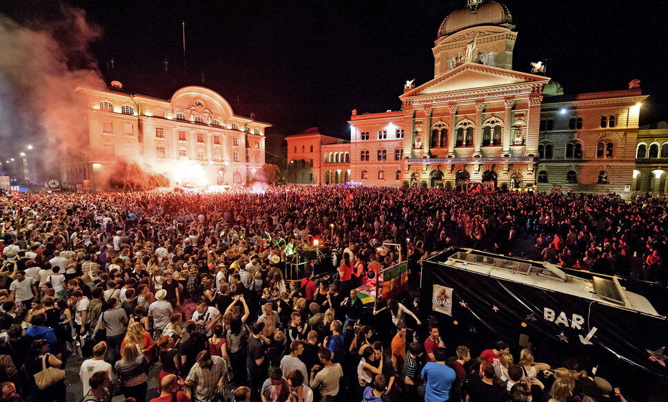 В Швейцарии техно-парад завершился беспорядками