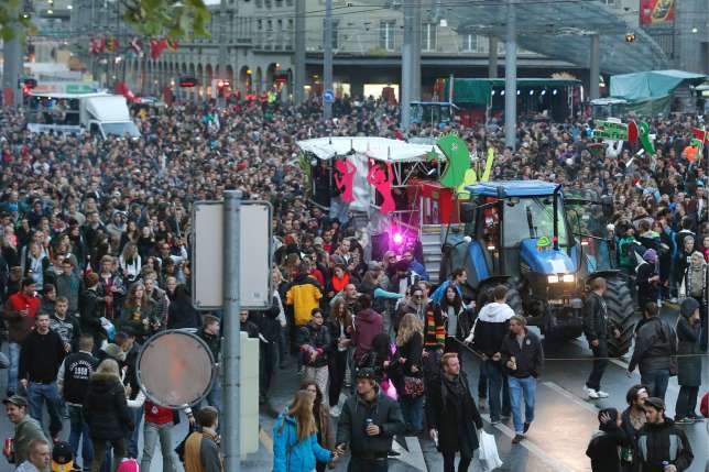 В Швейцарии техно-парад завершился беспорядками