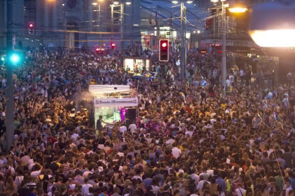 В Швейцарии техно-парад завершился беспорядками