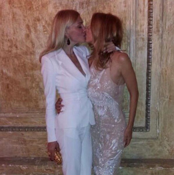 Жена мэра Харькова по-взрослому поцеловалась с подругой