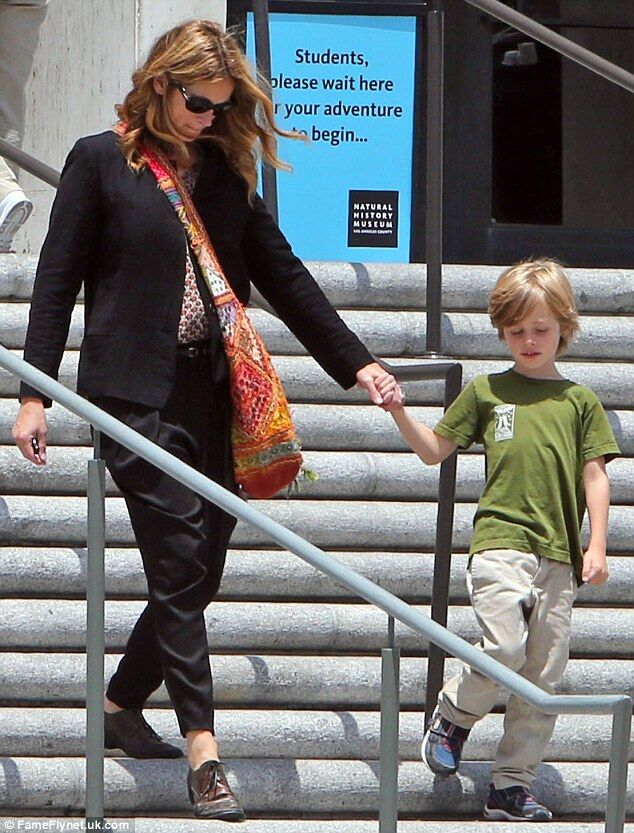 Джулия Робертс взялась за образование 5-летнего сына