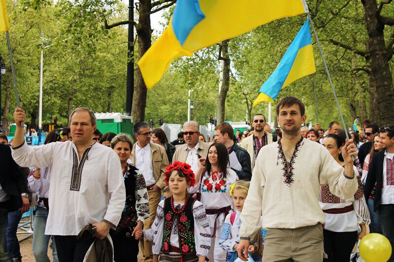 Українці влаштували "мегамарш" вишиванок у центрі Лондона