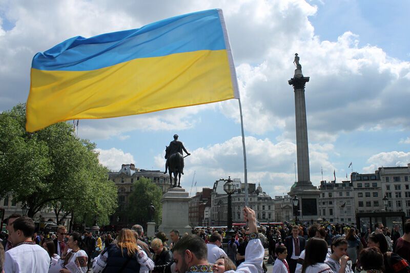 Украинцы устроили "мегамарш" вышиванок в центре Лондона