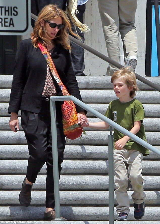 Джулия Робертс взялась за образование 5-летнего сына