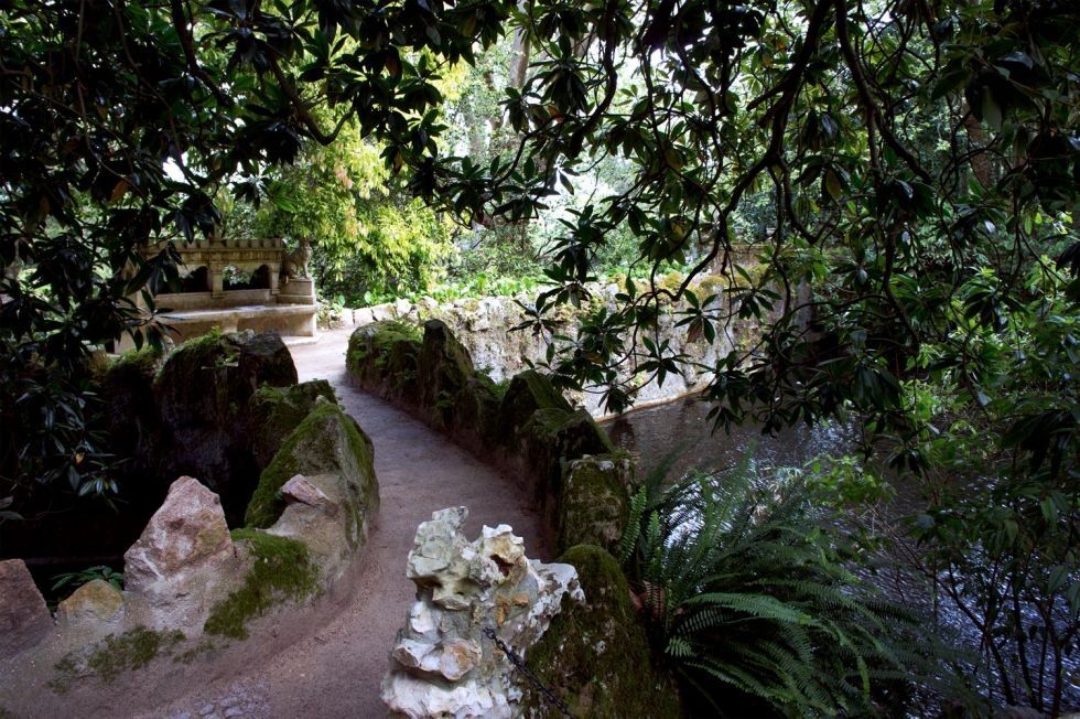 Таинственный замок с пещерами и гротами Кинта да Регалейра