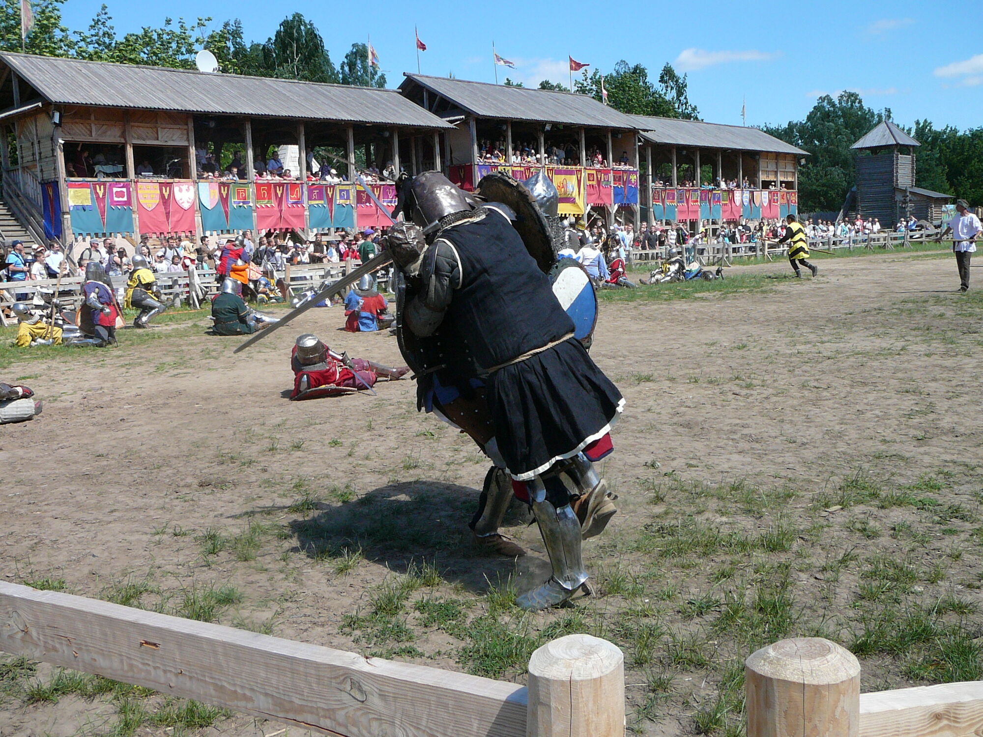 Рыцари в "Киевской Руси" сошлись в "стенке на стенку": у зрителей аж дух захватывало