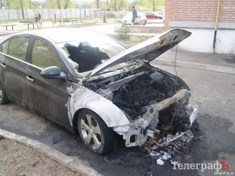 В Кременчуге неизвестные подожгли машину экс-начальника УБОПа