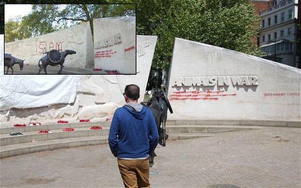 У Лондоні військові меморіали осквернили ісламськими графіті