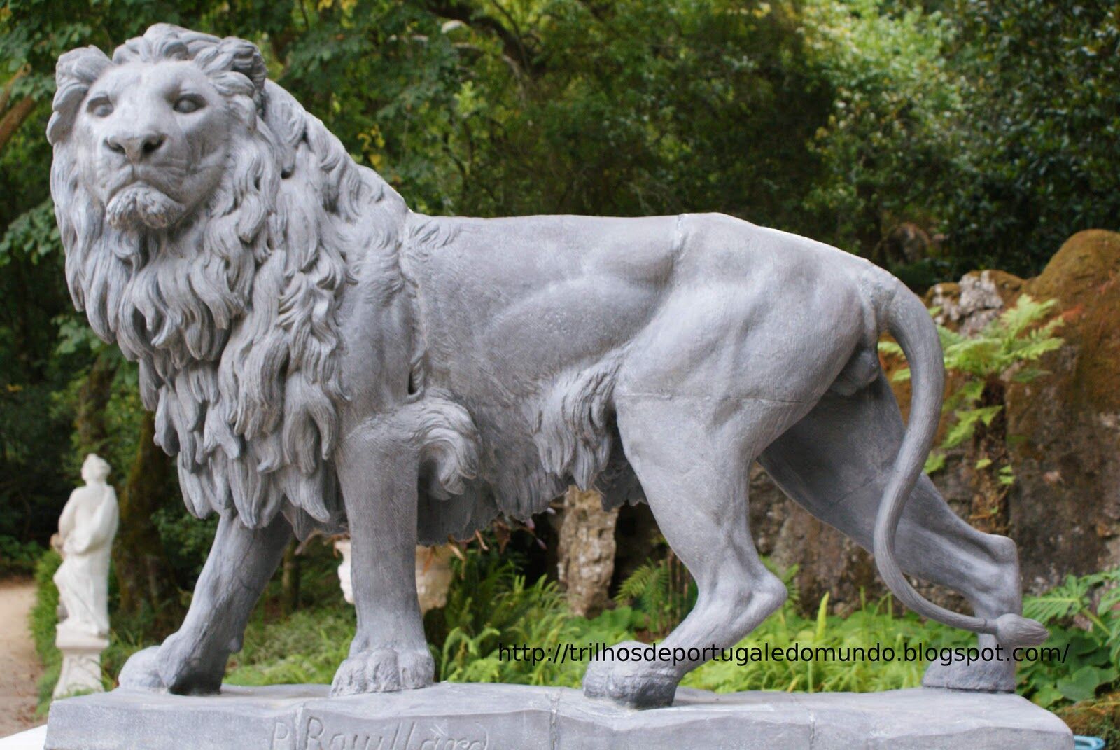 Таинственный замок с пещерами и гротами Кинта да Регалейра