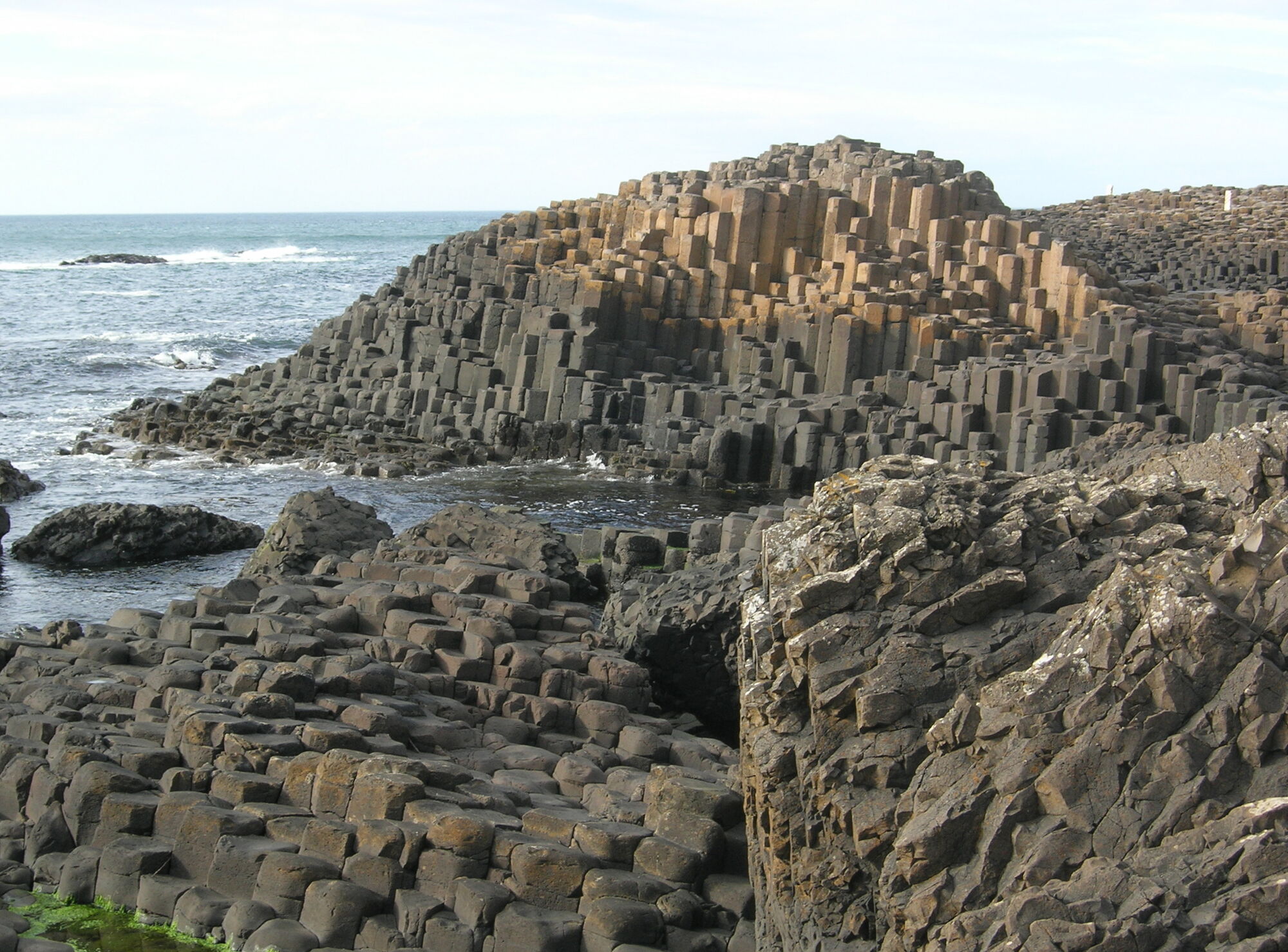 Невероятная тропа гигантов из базальтовых колонн в Ирландии