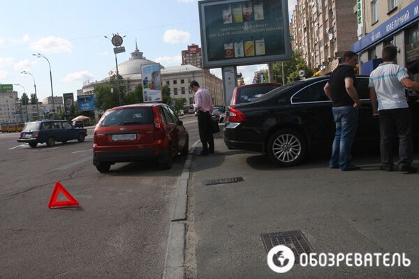 ДТП в центре Киева: перевернулась иномарка