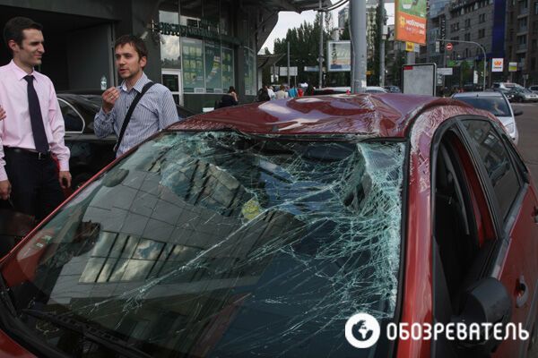 ДТП в центре Киева: перевернулась иномарка