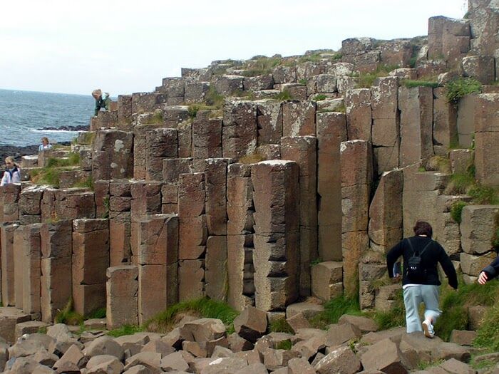 Невероятная тропа гигантов из базальтовых колонн в Ирландии