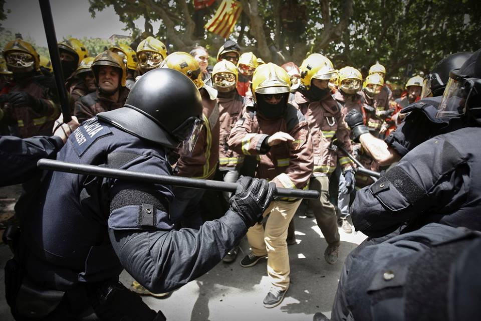 Бійка пожежних з поліцією