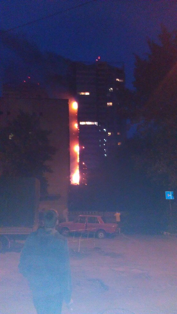 Пожар в новостройке на Шулявке перекинулся на 10 этажей