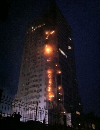 Пожар в новостройке на Шулявке перекинулся на 10 этажей