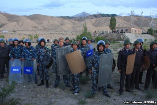 В Кыргызстане введено чрезвычайное положение