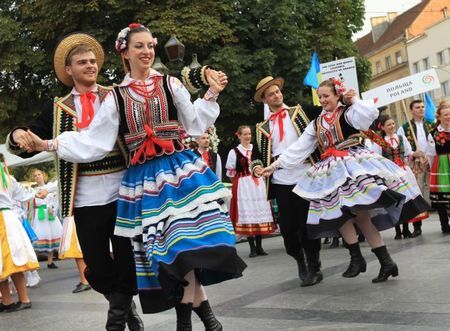 Фестиваль "Этновир" поможет вам познакомиться с культурой разных стран.