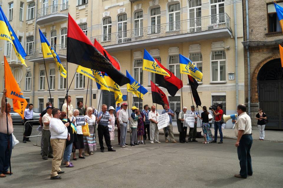 Націоналісти і ветерани сказали Табачнику "Геть!"