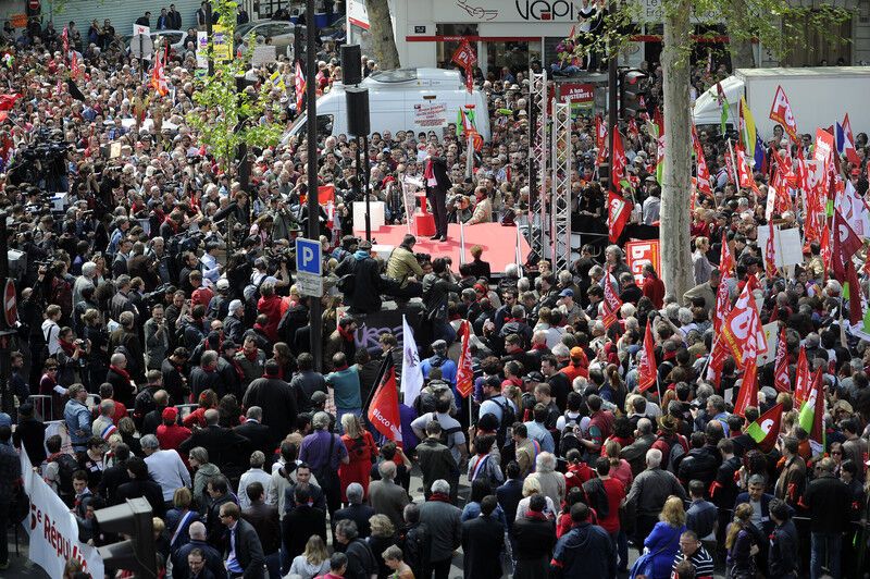 Десятки тысяч французов протестуют против Олланда